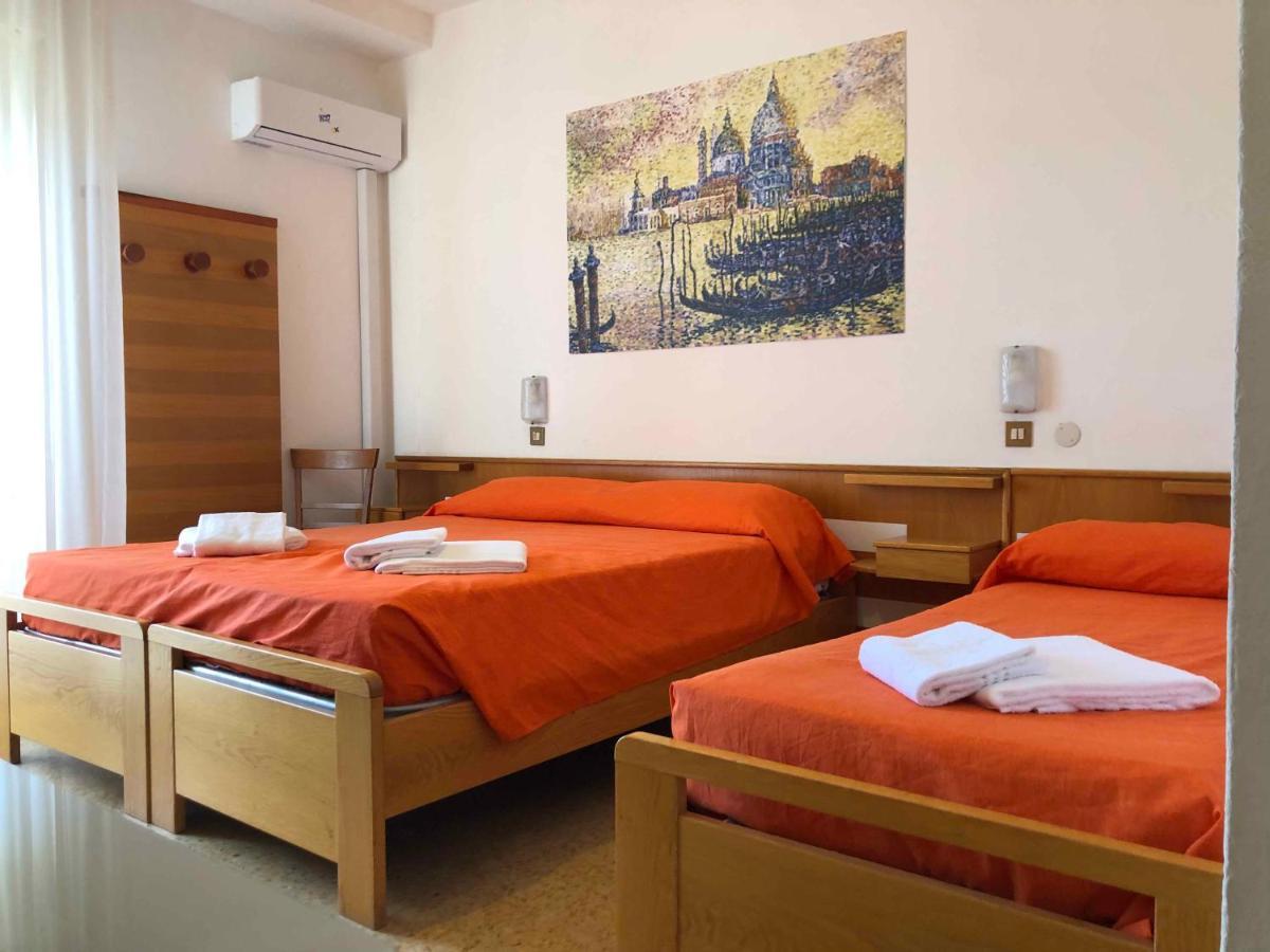 Hotel Adriatico Bibione Buitenkant foto