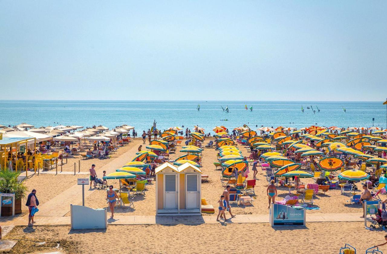 Hotel Adriatico Bibione Buitenkant foto