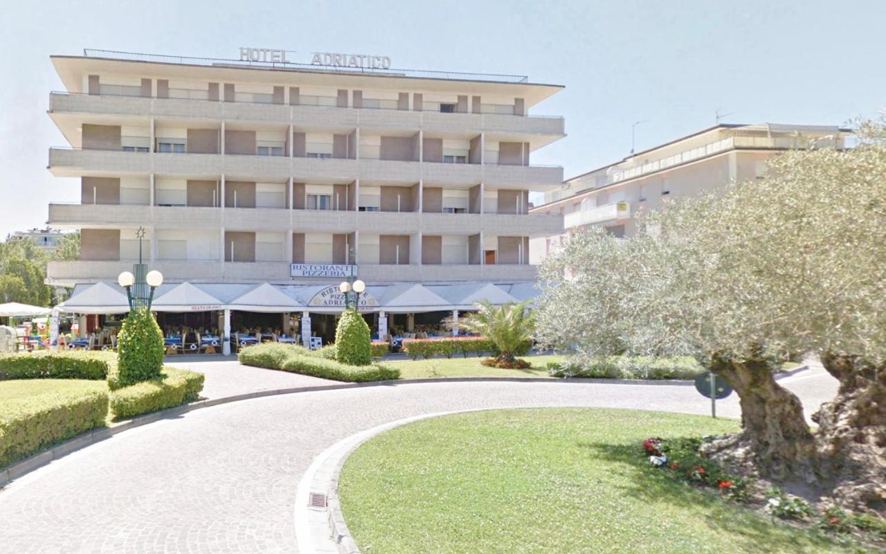 Hotel Adriatico Bibione Buitenkant foto