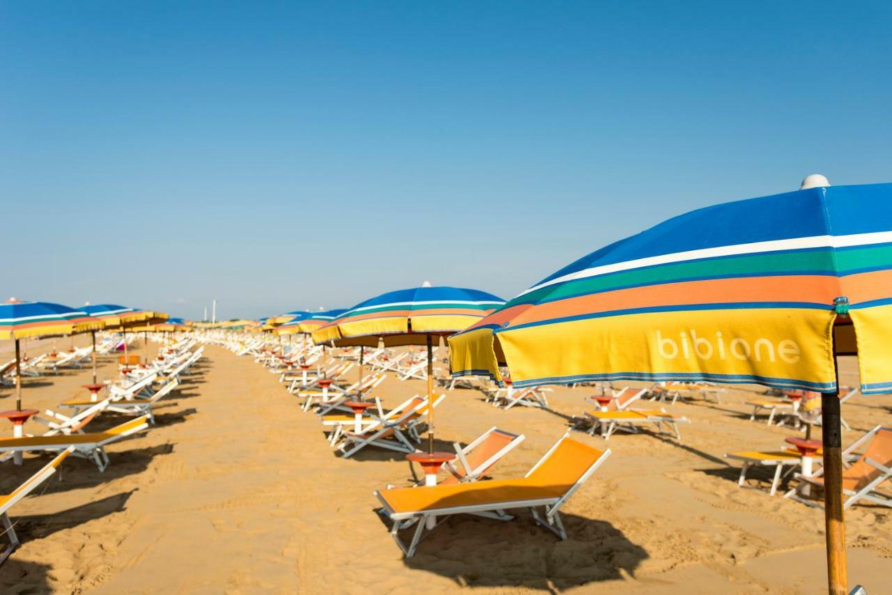 Hotel Adriatico Bibione Buitenkant foto